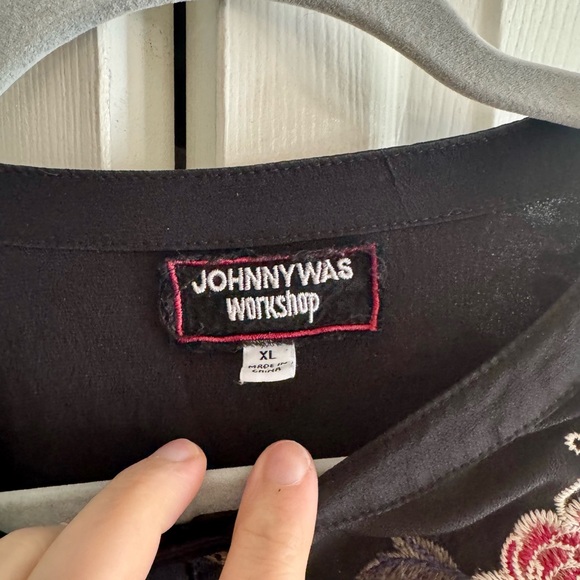 Johnny Was EUC XL Silk Black Floral Embroidered Blouse 🌸🐝🩷💙 - Picture 5 of 7